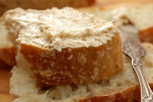 Fresh-bread-brown-butter